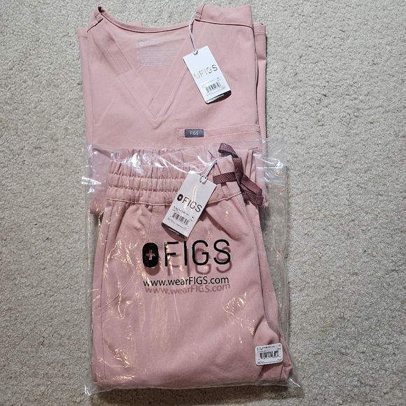 FIGS UMAN SCRUB SET - Picture 4 of 6